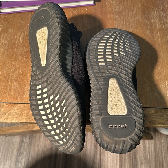 Yeezy 350 V2 Bred - Picture 7 of 10
